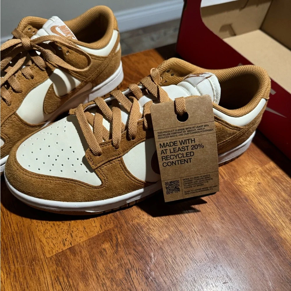Nike Low-Top Sneakers in Wheat and Sail - Picture 8 of 11